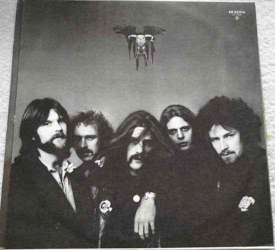 Eagles – One Of These Nights (1976) LP heeft een paar haarlijntjes