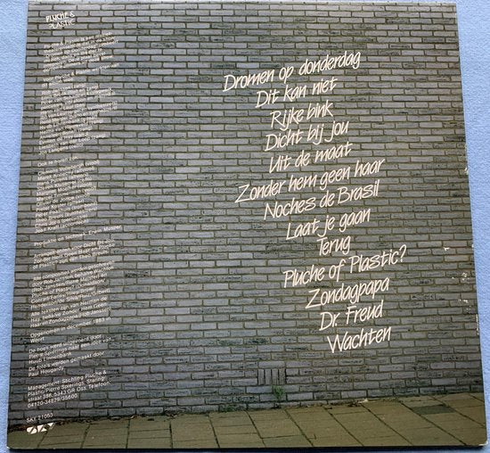 Pluche & Plastic – Het Debuut 1984 LP is in Nieuwstaat. Hoes zie Foto's