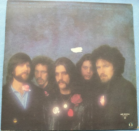 Eagles – One Of These Nights (1976) LP heeft een paar haarlijntjes