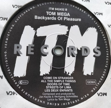 Tom Mega ‎– Backyards Of Pleasure (1988) LP heeft een haarlijntje.