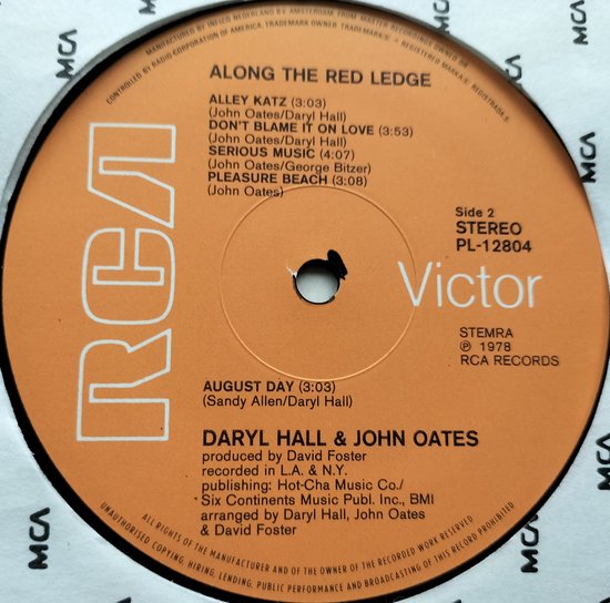 Daryl Hall & John Oates - Along the Red Ledge (1978) LP = als nieuw