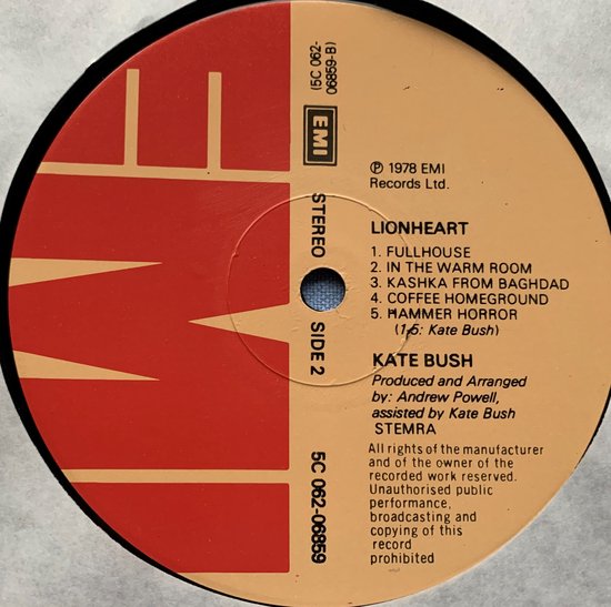 Kate Bush ‎– Lionheart 1978 LP is in Nieuwstaat. Hoes  zie Foto's