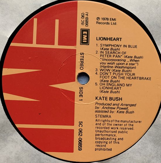 Kate Bush ‎– Lionheart 1978 LP is in Nieuwstaat. Hoes  zie Foto's